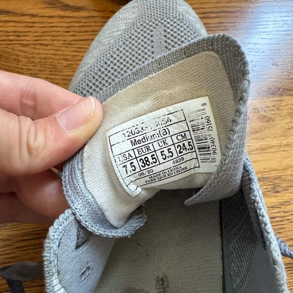 Brooks Levitate 4 Women’s 7.5 Tennis Shoe - Picture 3 of 9